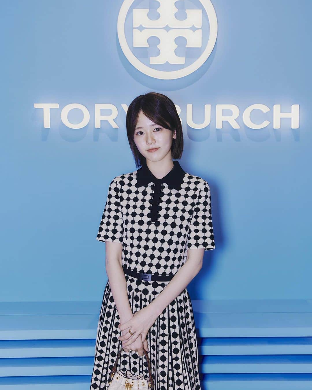 川口葵さんのインスタグラム写真 - (川口葵Instagram)「.  Tory Burch pop-upに行ってきました🍉🏝️🫧  本日5月31日〜6月6日まで 伊勢丹新宿店本館1階ザ・ステージにて開催されています✨✨  夏っぽさ溢れる青の空間で可愛いアイテムも沢山でとっても楽しかったです🍍🫶 是非行ってみてね！！  @toryburch #toryburch #トリーバーチ #DestinationAnywhere」6月1日 20時32分 - kawaguchiaoi_1126