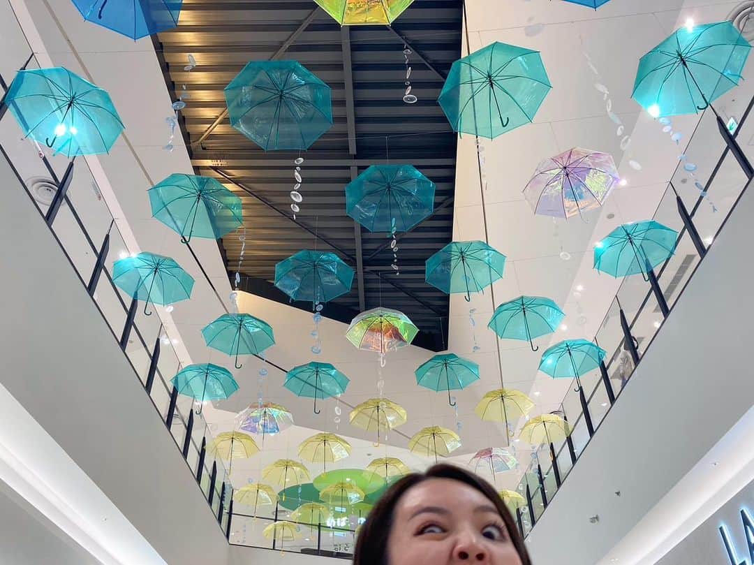 富久美玲のインスタグラム：「☂️」