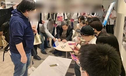 八代みなせさんのインスタグラム写真 - (八代みなせInstagram)「舞台挨拶後のサイン会✍  グッズご購入いただき 心より感謝です。  終電が迫っているにも関わらず 多くの方が並んでくださいました。 短い時間でしたが 交流出来て嬉しかったです。 ありがとうございました。 ⁡ 映画｢#異端の純愛 ｣ 2023.5.27～＠新宿K's cinema  #映画 #cinema  #満員御礼 #感謝 #thankyou  #井口昇 監督 #八代みなせ  #山本愛莉  #中村有沙  #九羽紅緒  #中村優一  #岡田佳大  #せのしすたぁまお  #井上智春  #大野大輔  #haveagoodtime  #haveagoodday」6月1日 20時51分 - minase_yashiro