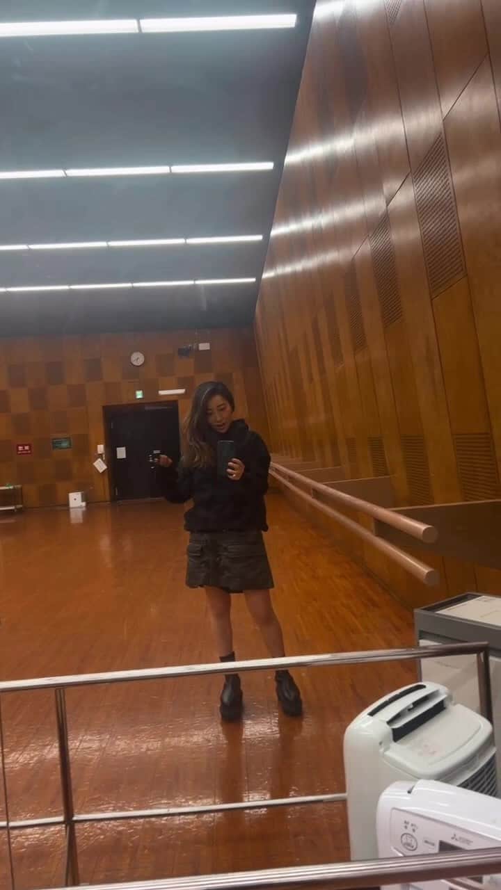 木嶋真優のインスタグラム：「今週日曜日東京文化会館大ホール 13:30-のMAYUフェスリハ休憩中の一瞬🙌 急に切ってごめんなさい。笑」