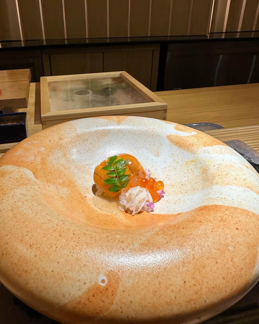 マーイ＝ナパサシ スラワンさんのインスタグラム写真 - (マーイ＝ナパサシ スラワンInstagram)「สายโอมาอย่างเราห้ามพลาด 🫶🏻🍣 หมวยยกให้เป็นอีกหนึ่งร้านโปรดที่ต้องมาลองกันเลยนะคะ @sushi.koge 🥰 รสชาติคืออร่อย เมนูหลากหลาย วัตุดิบดี เชฟน่ารัก และที่สำคัญราคาคอร์สคือน่ารักมากกกกก คุ้มค่าสุดๆ รับรองว่าต้องกลับมาซ้ำอีกแน่นอนค่ะ:)」6月1日 20時52分 - mind_napasasi