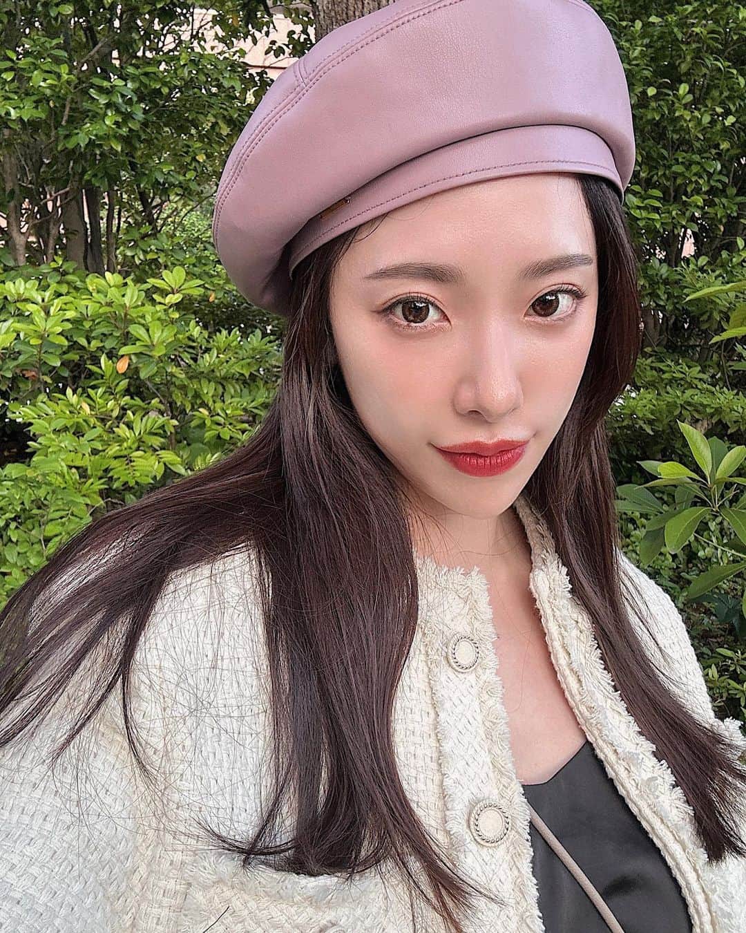 留奥麻依子のインスタグラム：「𝑂𝑢𝑡𝑓𝑖𝑡 ...🪞 この色のベレー新鮮🎀 #outfit  #コーディネート」
