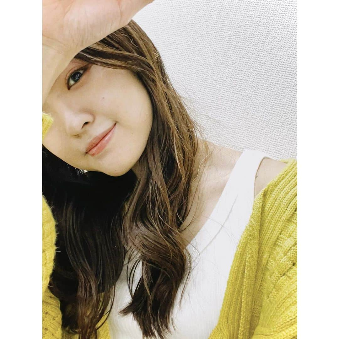 春名真依さんのインスタグラム写真 - (春名真依Instagram)「＊ 🌼🌼🌼  #selfie #filter  最近の私は踊ったり歌ったりする日々を送っています☺️ 今日も朝から踊ってきました〜 久しぶりに歌って踊る機会が続くのでワクワクしています。 楽しんでいただけるライブになると思いますので、6/3、6/6よろしくお願いします！」6月1日 20時49分 - harunamai_official