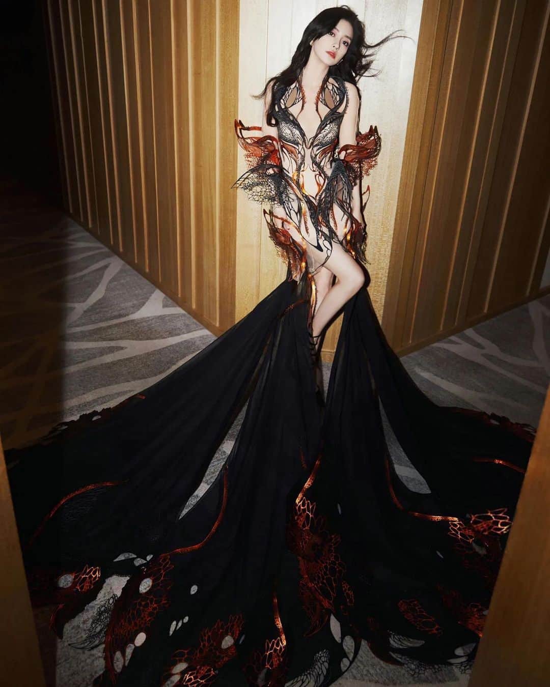 Iris Van Herpeのインスタグラム：「@AngelaBabyCt gracefully wearing the Zìyóu gown at the Harper’s Bazaar Icon party 🖤  #irisvanherpen #hautecouture」