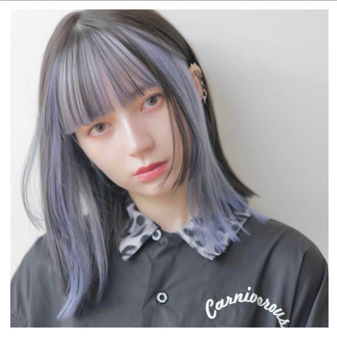 オオモトのインスタグラム：「バングカラーも人気です♪ ・  WOM  代表　オオモト @bobby_omoto_style @wom_hair_ ご予約はinstaDM or TEL にて🙇🏻‍♂️ ・ 直近空き予約や、日々の髪型はストーリーにて随時投稿しております🤚🏻気軽にご予約お待ちしております💌 ・ お値段、ご予約方法、場所、などはストーリーハイライトに明記しております✨ 税抜表示 ご新規様ブリーチ最終受付17時半 基本月、木休み 現在中途スタッフ、新卒スタッフを募集しております！ ご興味あるかたはDMお待ちしております！」