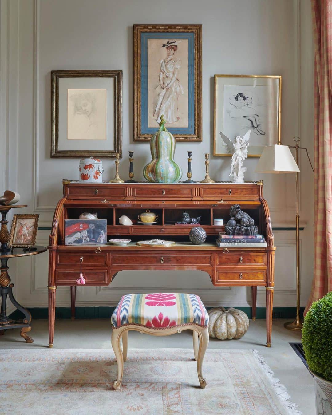 クリスティーズのインスタグラム：「Christie's is delighted to present The Robin and Rupert Hambro Collection this June in London.⠀ ⠀ The collection assembled by Robin and Rupert Hambro—at Ebury Street, Copse Farm and in Saint-Rémy in Provence—is a perfect self-portrait, weaving together all the rich strands of their dynamic and creative life together.⠀ ⠀ Their London home on Ebury Street was a hidden architectural gem: an early Georgian 'country house' in Mozart's Terrace, published in Architectural Digest in 1995, whose restrained façade belied the unique, bold and vibrant artistic vision within.⠀ ⠀ The Robin and Rupert Hambro Collection: Live Auction, 8 June, London. 📍Highlights are on view at Christie's London from 3-7 June.⠀ ⠀ #HambroCollection #Christiesinteriors #Lalanne #PrivateandIconicCollections #MarcQuinn⠀ ⠀ ⠀ ⠀」