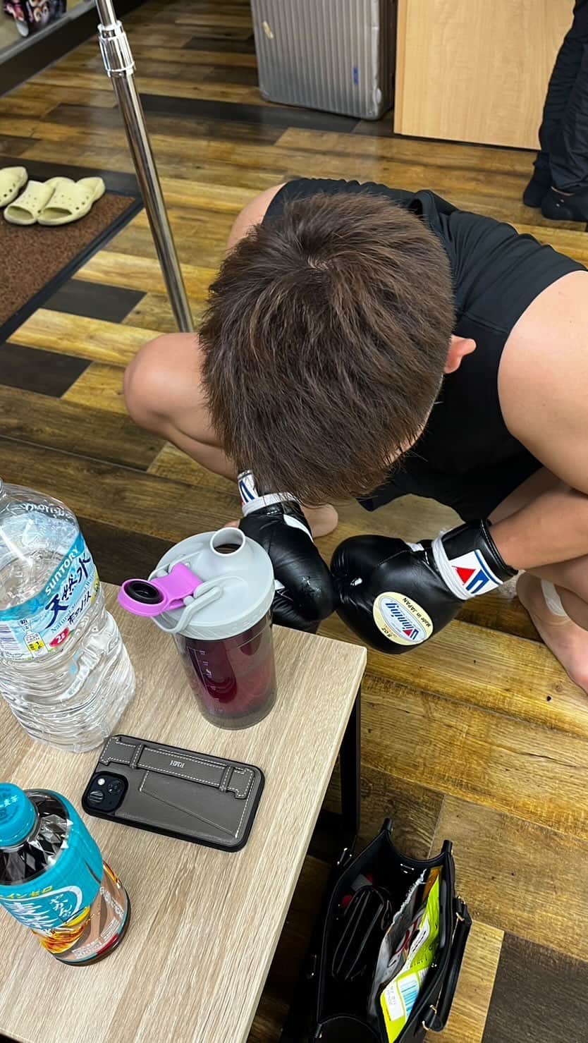 のインスタグラム：「. 今日は夜にジムへ👊 忙しい中、練習見ていただきありがとうございます🙇🏻‍♂️ まだまだ強くなれる😤」