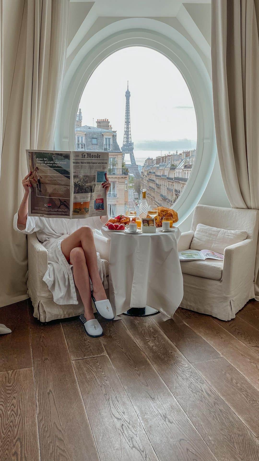 バーボラ・コディトヴァのインスタグラム：「Cheers to that 🥂」