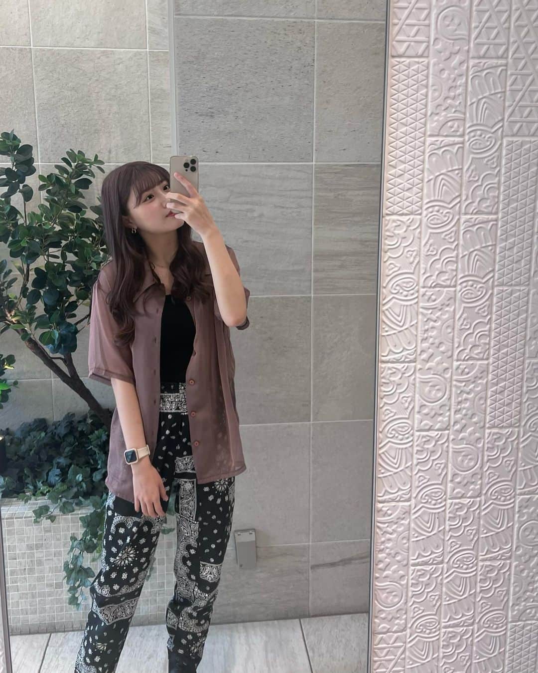 若林真帆のインスタグラム：「久しぶりの私服投稿〜🩶 #ootd #今日のコーデ」