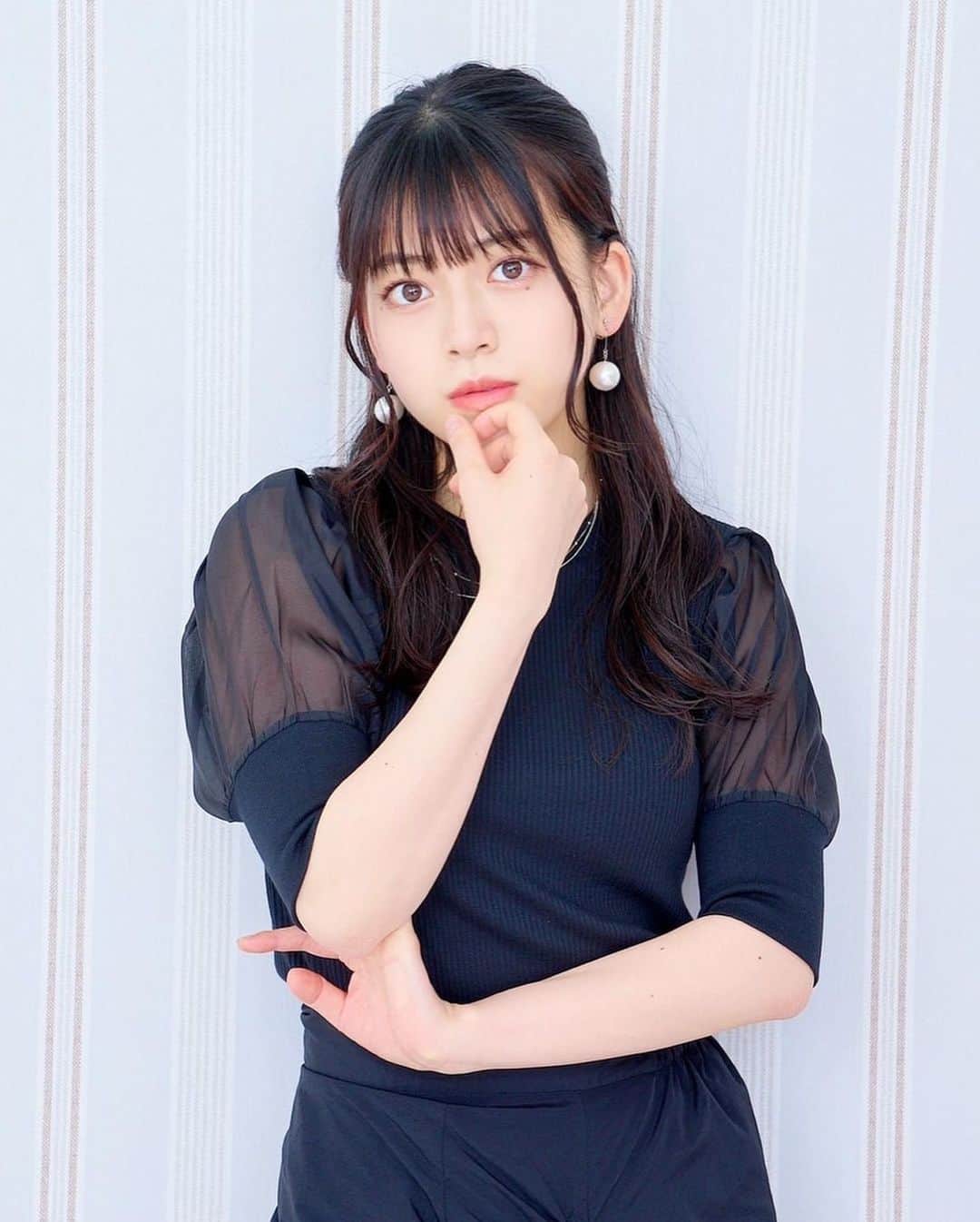 高岡薫のインスタグラム：「【ご報告】 この度、株式会社R-UPに所属することになりました！ 同じメンバーの北澤さん、佐々木さんと同じグループ会社です！様々なことに挑戦してアイドルだけでなく、女優としても成長できるように頑張ります。引き続き応援をよろしくお願いします✨」