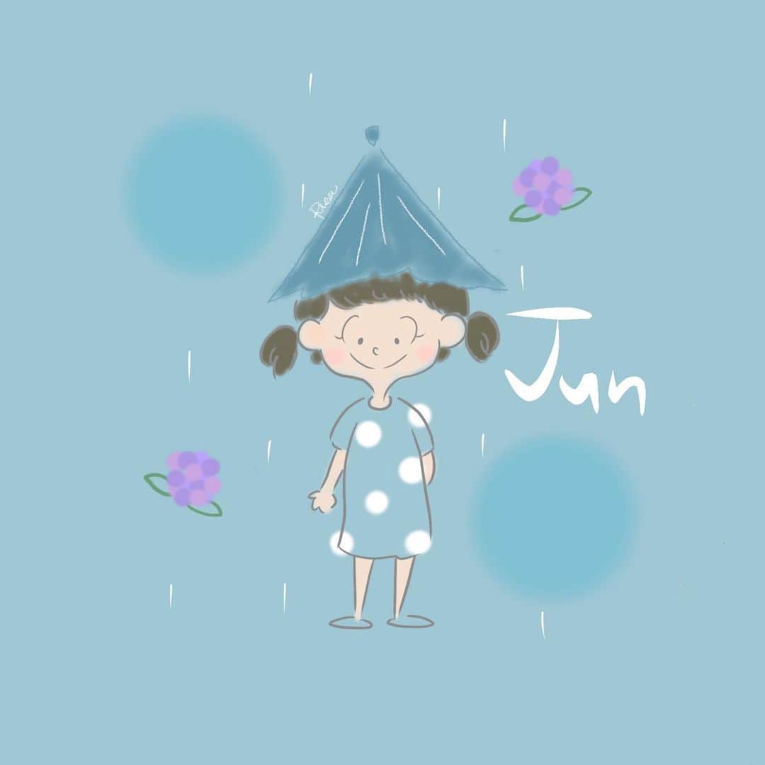 尾崎里紗のインスタグラム：「今日から6月。 これから雨が多くなりますね☔️ ⁡ ⁡」
