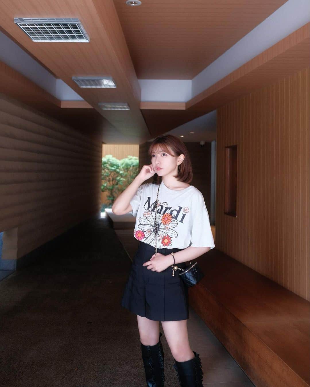 長野真琴のインスタグラム：「韓国で買ったマルディTシャツ👚🌼 今年の夏たくさん着る♡ ⁡ #mardimercredi #マルディメクルディ #韓国コーデ #韓国っぽコーデ #韓国ファッション #今日のコーデ #夏コーデ #韓国ファッションブランド」