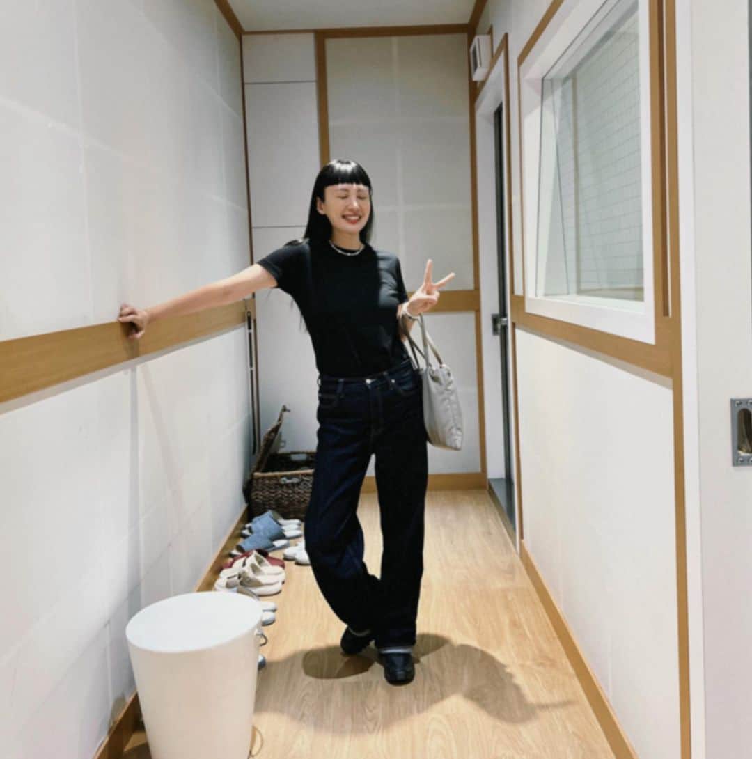 ウェイ・ルーシュエンのインスタグラム：「Lucky girl is back to work！」