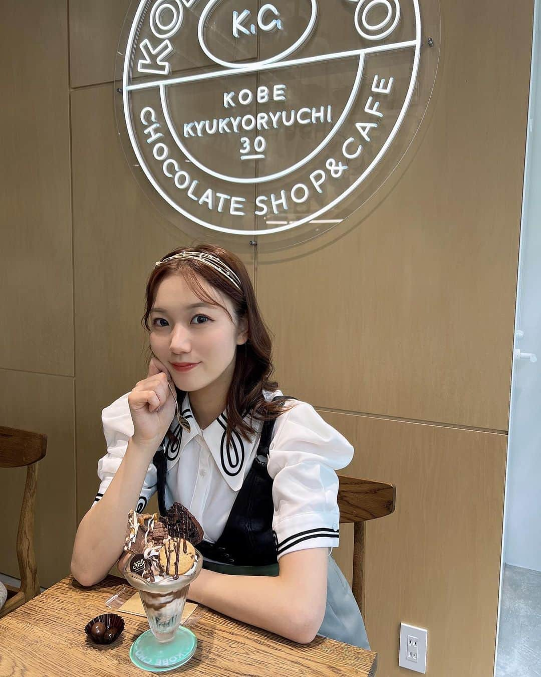 眞鍋杏樹のインスタグラム：「チョコが好きすぎてチョコのカフェに最近行きがちや❤︎🍫🥺  #kobechoco #兵庫カフェ #居留地 #カフェ部 #神戸カフェ #兵庫 #カフェ巡り #チョコ #02 #02년생 #fyp」