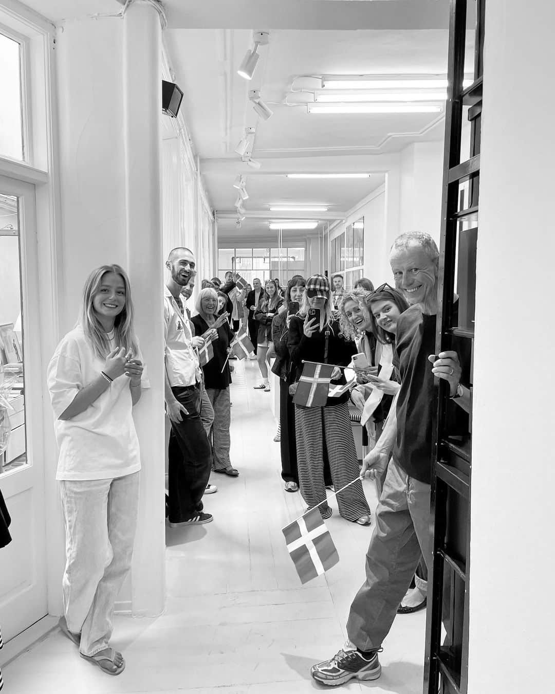 マッツノーガードのインスタグラム：「Today is Pernille's 40th anniversary at @norgaardpaastroget. The whole house came in early to congratulate her with morning songs and Danish flags (Danish celebration tradition)🇩🇰. Pernille started as a student at @norgaardpaastroget and can tell many anecdotes from working with Jørgen Nørgaard and later Mads Nørgaard. Pernille is in the store on Amagertorv 13, Copenhagen every Monday and Thursday. Stop by and say hi!   Every company deserves a P ❤️」