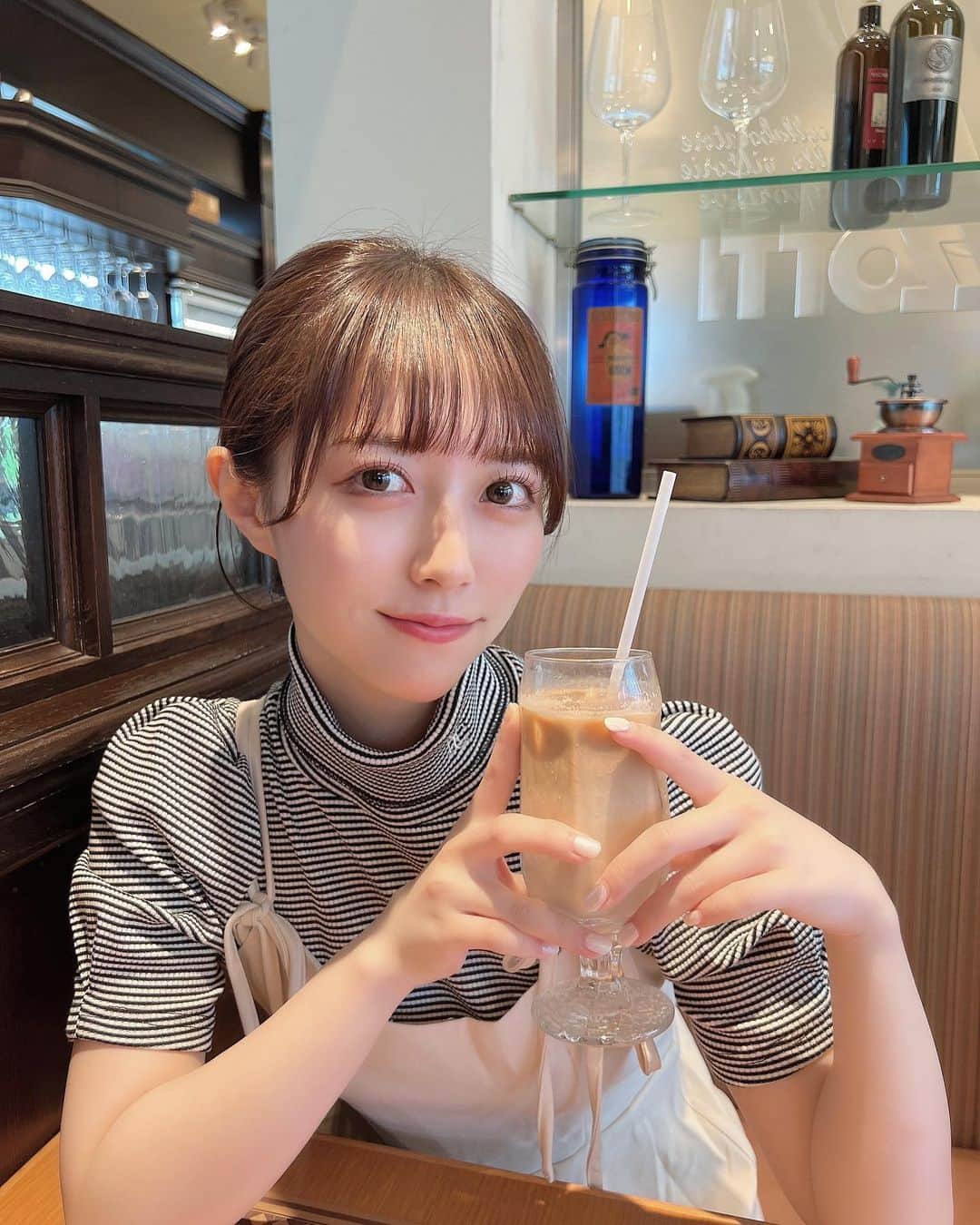 保科凜のインスタグラム：「こういう服すき？？  ・ ・   #idol  #jamscollection  #ootd  #fashion #niceclaup  #cafe #shinjuku  #instagram   #アイドル #ジャムズ #保科凜 #新宿カフェ #新宿ランチ  #女子大生」
