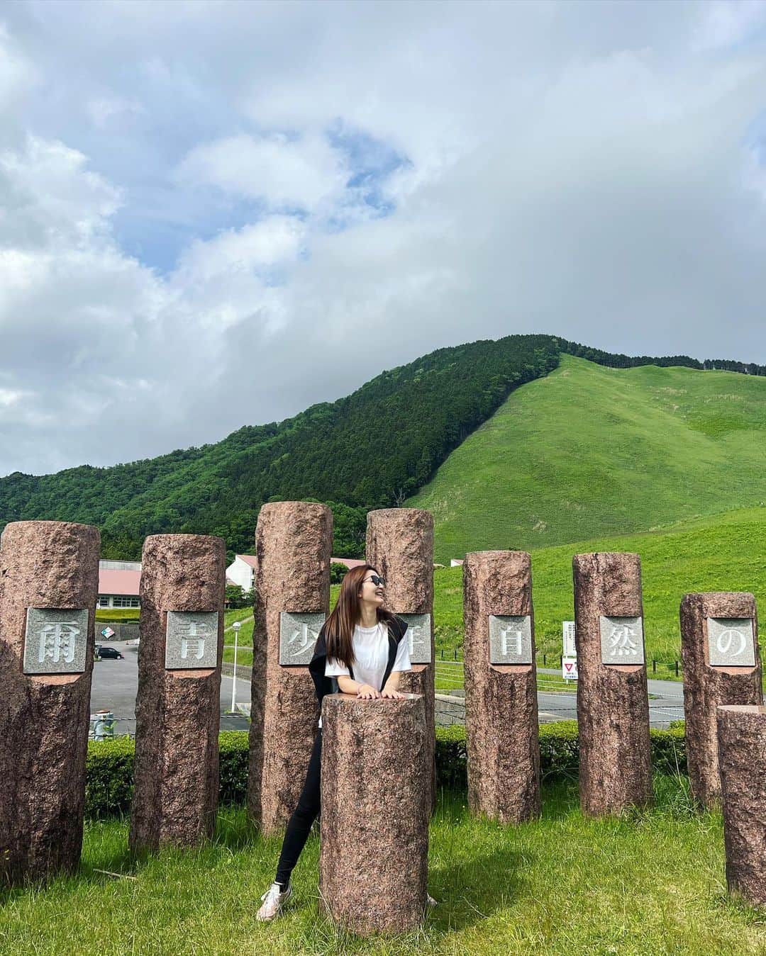 大倉ちなのインスタグラム：「𓅯 ⸒⸒  #曽爾高原　で、 ハイキング最高でしたぁ👟🏞️ 初めて行ったよっっ⸒⸒  帰りは麓にあった日帰り温泉で さっぱりしてただのいい休日だた！！笑  次は、↩️また奈良がいいなっ↑  𓈒 𓂂𓏸 #奈良 #曽爾高原  #自然 #ハイキング #ダイエット #休日コーデ  #holiday  #photooftheday #pic #like #happy #weekend  #ootd #hike #fashion  #instagram #nara #japan」