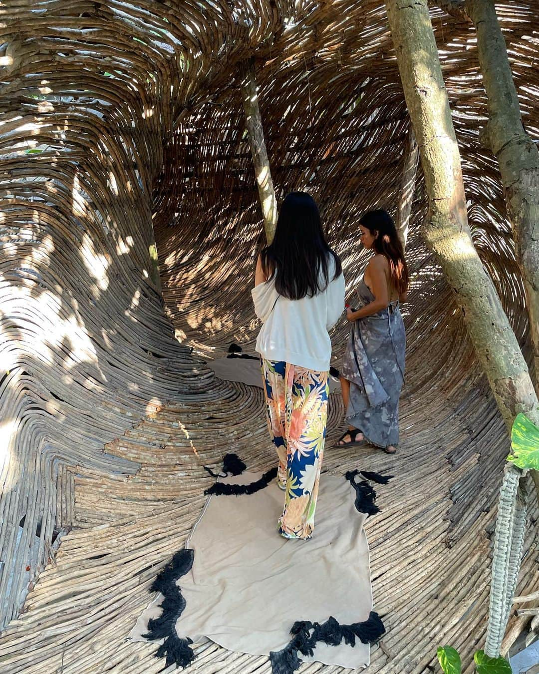 福井セリナさんのインスタグラム写真 - (福井セリナInstagram)「🌱🪨  メキシコの奥地に突然現れる不思議な入り口👀」6月1日 21時21分 - serinafukui__