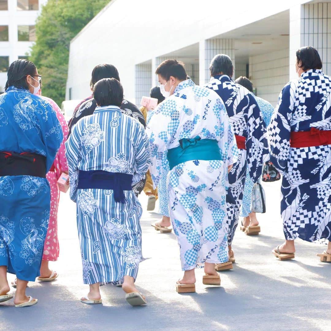 日本相撲協会さんのインスタグラム写真 - (日本相撲協会Instagram)「相撲教習所　卒業式入所式  相撲教習所とは、新弟子が半年間通う相撲の学校。 国技館の裏側にあり、お相撲さんは誰もが通ったことのある場所です。  本日は第390期生と第391期生の卒業式が行われました。 卒業生・在校生・入所生・親方らが参加。  @sumokyokai #sumo #相撲 #相撲教習所 #school #卒業 #学び #お相撲さん #両国 #tokyo #japan #japanculture」6月1日 21時22分 - sumokyokai