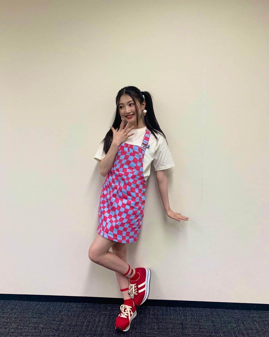 塩月希依音のインスタグラム：「💟💟💟  🍬ポップでガーリー🍬  チャレンジ系ファッション💓  #code#コーデ#fashion #ファッション#pop#ポップ#アメリカン#アメリカンポップ #jk#ljk #05#05년생 #05line」