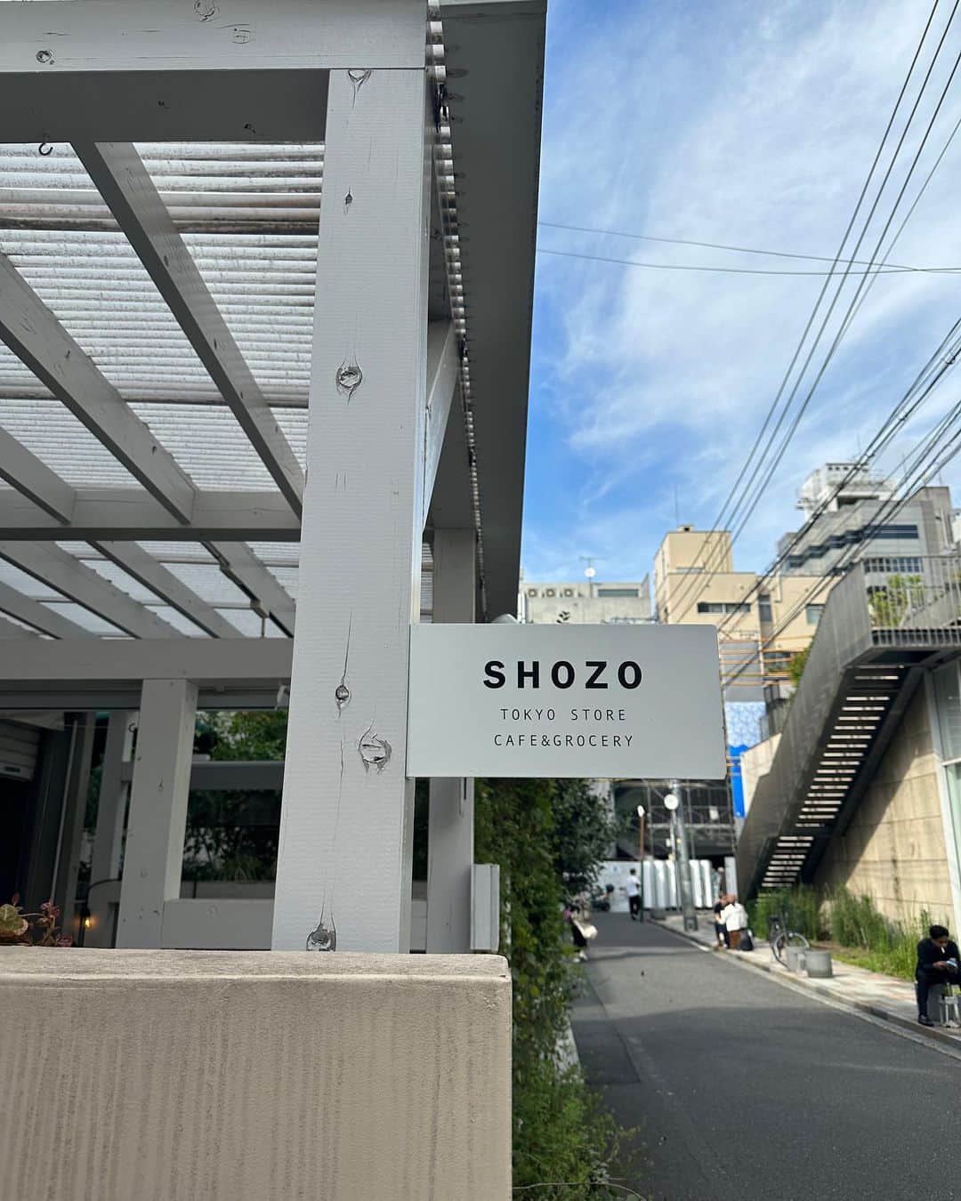 mizukiさんのインスタグラム写真 - (mizukiInstagram)「shozo coffeeさんの焼き菓子買ってあげたらとっても嬉しそうで可愛かったスヨルさん。写真撮ってた🤭🥮 ㅤㅤㅤㅤㅤㅤㅤㅤㅤㅤㅤㅤㅤ デニムとバックは届いたばかりの❤️‍🔥 denim @openclose_official  bag @paris64world  ㅤㅤㅤㅤㅤㅤㅤㅤㅤㅤㅤㅤㅤ #東京カフェ#shozocoffee#デニムコーデ#opencloset#paris64world」6月1日 21時35分 - mizukidrop
