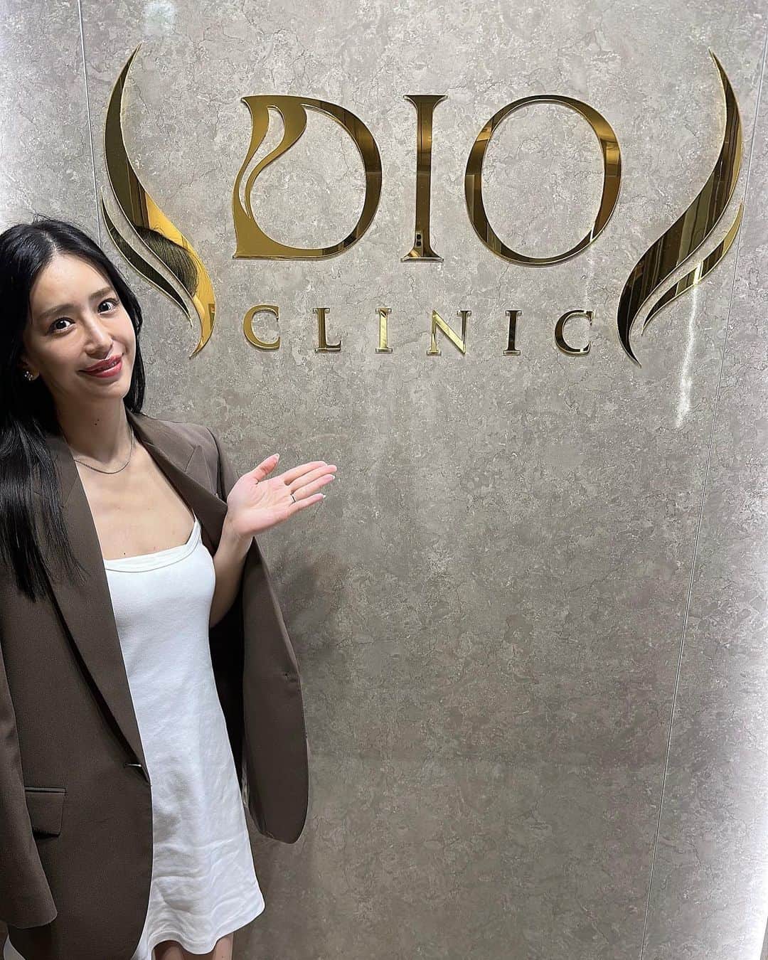 丸山悠美さんのインスタグラム写真 - (丸山悠美Instagram)「お腹の横肉よ、いなくなれ！  悲しきかな、中々言うことを聞いてくれないボディライン。 遂に・・・！ 流行の「医療ダイエット」を受けに行きました。  お願いしたいと思える良いクリニックを見つけたので🤍 日本一の医療ダイエットで有名な DIOクリニック @dio_clinic_diet で ”医療ボディハイフ”を打つことに✨  実は、何をしても取れない お腹の横肉が気になっていて。  凄く丁寧にカウンセリングして頂いて ピンポイントで脂肪を溶かして引き締められる ”医療ボディハイフ”が この悩みにピッタリだった！  1度の施術で即効性があるし ダウンタイムもなし！  運動してもなかなか取れない部分なのに さすが医療ハイフ👏  受けて1週間経つけど、 鏡見ると「お？✨」ってなる💓  ジムに通いながら ボディハイフでメンテナンスしたら... って考えるだけで通いたくなる〜！！  気になる方はハイライトからSNS限定クーポンに飛べるので、チェックしてみて下さいね🕊  #アフターディオ #ディオクリニック #DIOクリニック #医療ダイエット #医療ハイフ #ボディハイフ #医療ボディハイフ #ダイエット #ボディメイク #部分痩せ #お腹痩せ」6月1日 21時34分 - maruyumi