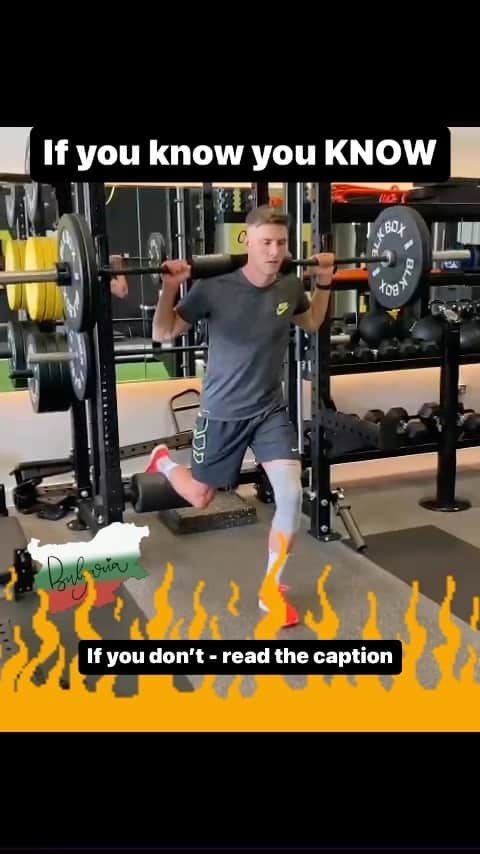 マーティン・ケリーのインスタグラム：「Single leg exercises are the mainstay of rehabilitation and performance at R4P  Why?  Our bodies are experts in finding a way around our weaknesses, if we don’t isolate the single leg during exercise then the one next door will be more than happy to take the extra load and complete the task.  Following ACL it is vital to isolate muscles and limbs before incorporating them back into athletic tasks.  Measure the weakness, train it, and continue athletic development alongside this to complete the rehab to performance pathway.  Don’t let those weaknesses hide themselves away behind the stronger muscles and opposite limb before it’s too late.  A Bulgarian or Rear foot elevated split squat is a horribly effective exercise, I can’t think of a single person who enjoys them or a single person who wouldn’t benefit from doing them.  It’s a love hate relationship 😉   #aclrehab #aclrecovery #aclexercise #footballinjury #kneeexercises」