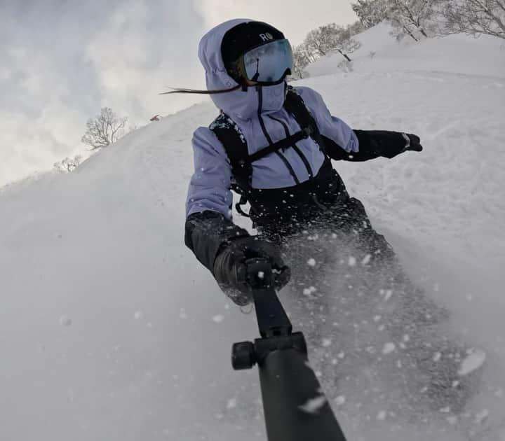 松本遥奈のインスタグラム：「HELLO JUNE🫧 雪が恋しいです🥺🤍 #roxy #roxyjapan #roxysnow  #salomonsnowboardsjapan  #oakleyjapan #oakleysnowboarding  #ark #msr  #gopro #初心者」