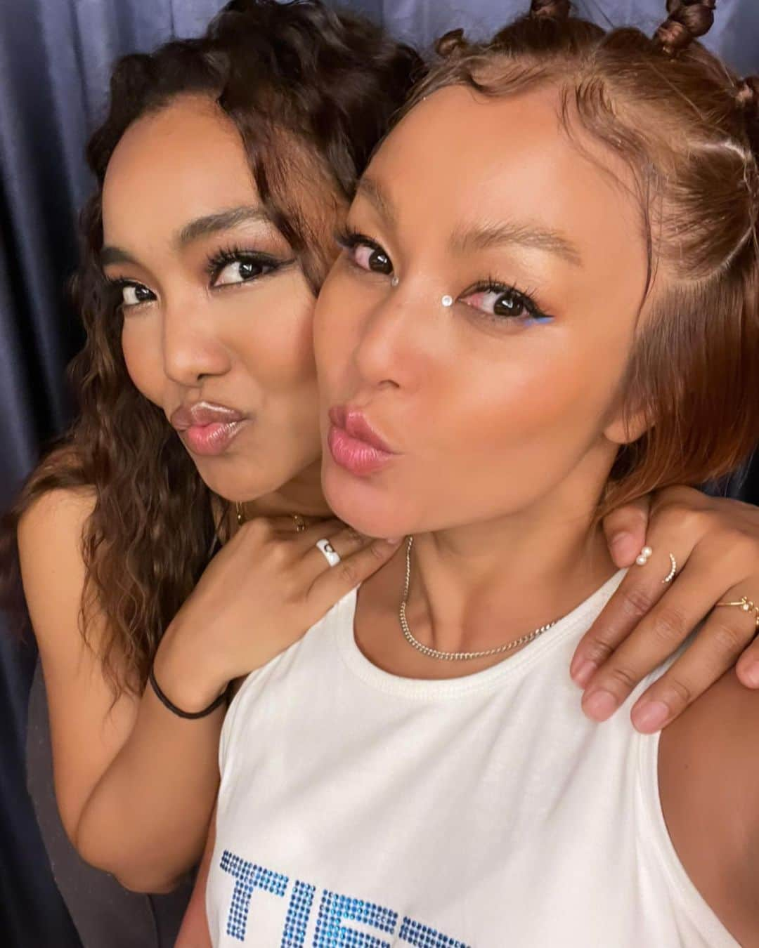 Nazukiさんのインスタグラム写真 - (NazukiInstagram)「❤️Love fam❤️ Crystal kay @crystalkayofficial   2023.5.27 ハマフェス今年のライブは、 毎年いいけど、未だかつてない、ダンサー人数とLIVE演出で、最高なLIVEでした✨✨  正に、Revolution革命❗️ でした🫡  レンが産まれる前からハマフェスに関わっていたから、スタッフさんも変わらずで、 あれ？お腹大きかったのに、子供踊るのー？って言われて☺️ 嬉しかったなー😆  ０歳の時から現場連れて行っていて、みんな可愛がってくれて、面倒見てくれて、ほんとに有難いなと、、🥺  そんなレンも今年はダンサーとして一緒に出演する日が来るなんて❗️ ほんとに誰もが想像しなかったから、ママとしても感情深いLIVEに🥺✨  それも、ほんとにクリだから、実現できたし、クリの人柄だからこそだと思います☺️  もう長く、家族ぐるみの付き合いで、口にしなくても、 考えてる事がわかるような意思疎通ができるようになったり😭 ほんとにfamilyみたいな感じで、 思ってます⭐️  いつもありがとう☺️☺️❤️  1枚目📷 アプリなし 顔似てる😂  4枚目📷 レン０歳😂  #crystalkay #nazuki #dance #dancer  #coreography #ダンサー #振り付け　#family」6月1日 21時48分 - nazuki_08