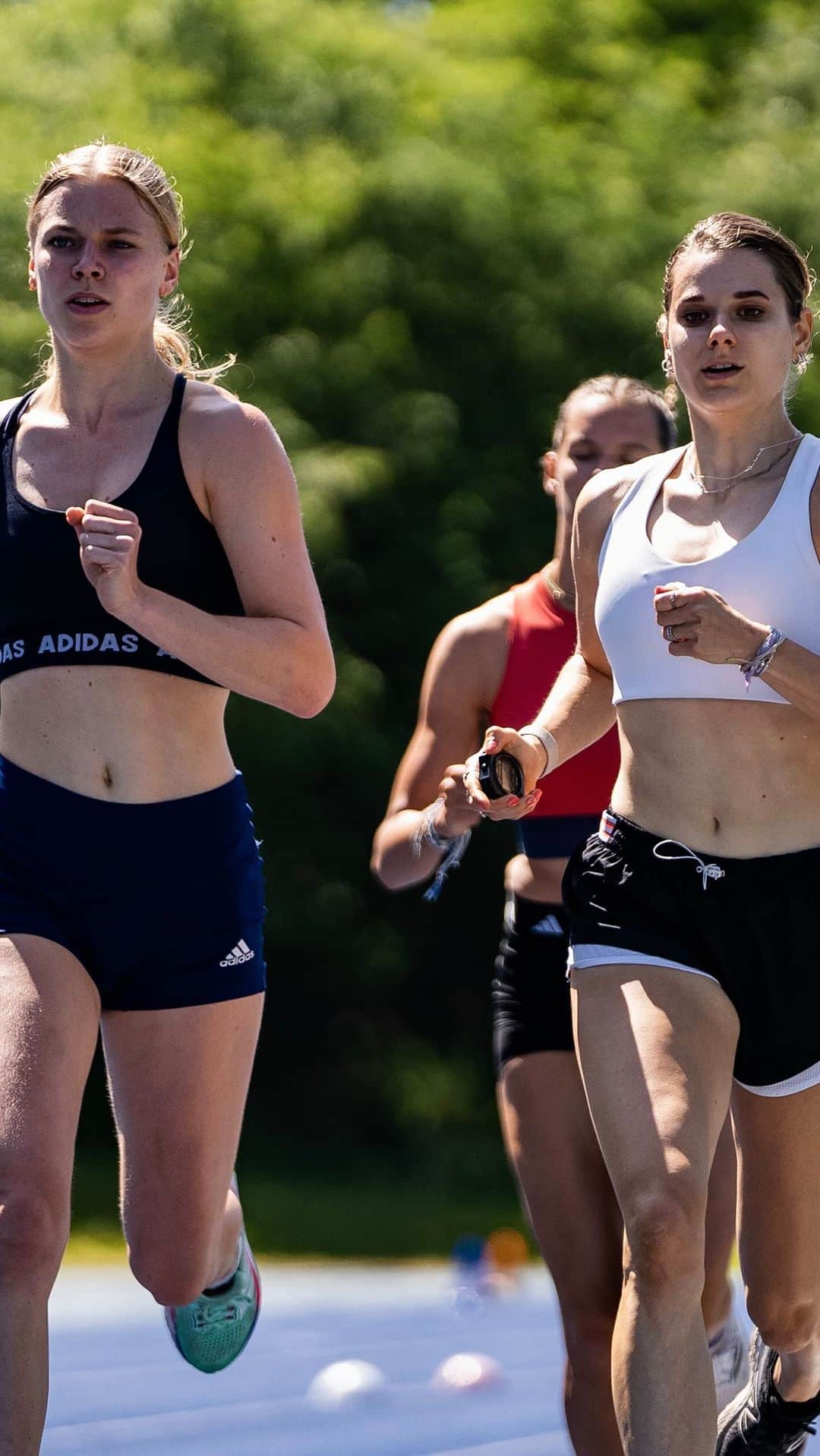 のインスタグラム：「Yesterday’s endurance session 🥵  🎥 by @larsvanhoeven」