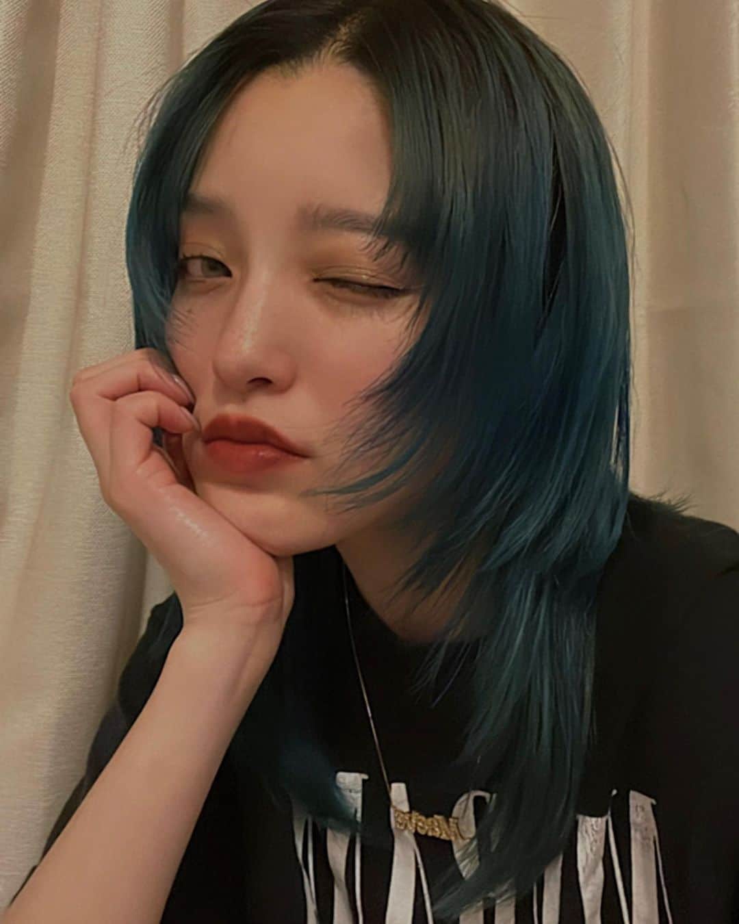 所谷舞さんのインスタグラム写真 - (所谷舞Instagram)「髪緑にしてウルフにしてもらったよん🦎 @sss1218__ いつもありがと✌️」6月1日 21時49分 - _mai_i_