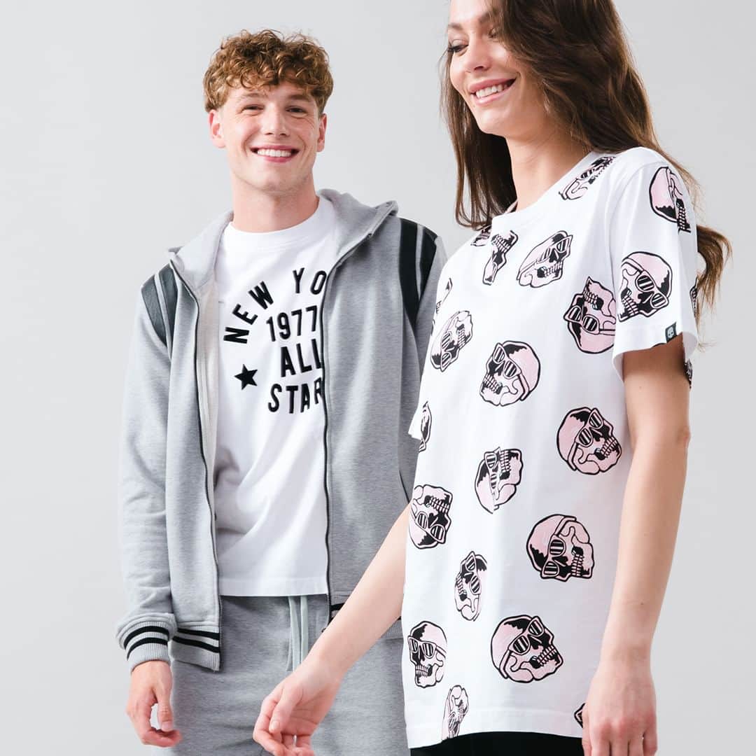 のインスタグラム：「Hydrogen's summer collection brings a refreshing twist to the brand's iconic skull symbol. 😎Whether it's relaxing by the pool or hitting the streets, Hydrogen's collection is the one for you.  shop at hydrogen.it | link in bio  #hydrogen_official #luxuryspostwear #ss23 #summercollection」