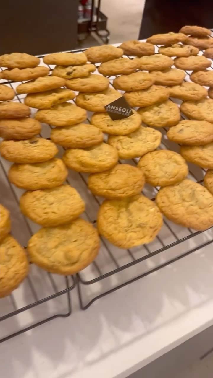 カン・イェウォンのインスタグラム：「👩🏻‍🍳🧁🎂🍰 baking🍩」