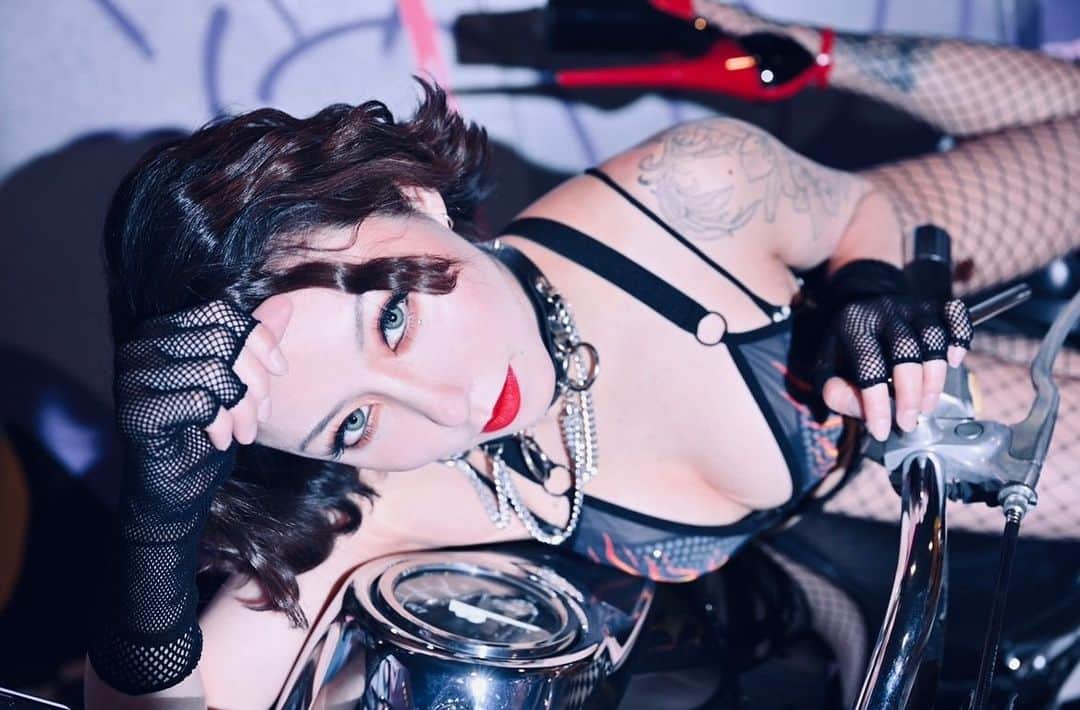 のインスタグラム：「6月スタート👄 今日までバーレスク名古屋TS出演です🖤🖤 あっという間に、今夜が最終日❕  この3日間、仲良しのお客様が愛にいらしてくれたり、初めましてのお客様にも覚えてもらえて、感謝です🙏 今回も色々学んで経験させて頂きました🥹✨  ラスト最後まで盛り上げていきます🔥🔥🔥  6月も沢山の人にパワーを届けていきます✌️✨ ． ． ． #バーレスク東京#スーパーバーレスク東京 #burlesquetokyo#partyon#partyontokyo  #show#showgirl#dance#pole#poledance #nightclub#roppongi#六本木 #partyon#partyontokyo  #エンタメ活動を止めない」