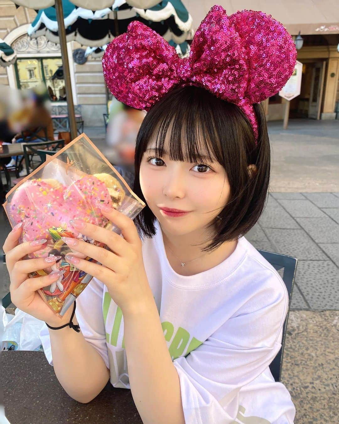 ゆめのインスタグラム：「ディズニー神すぎる🐭   #ディズニーシー   #ディズニーコーデ   #ディズニーグルメ   #黒髪ボブ」