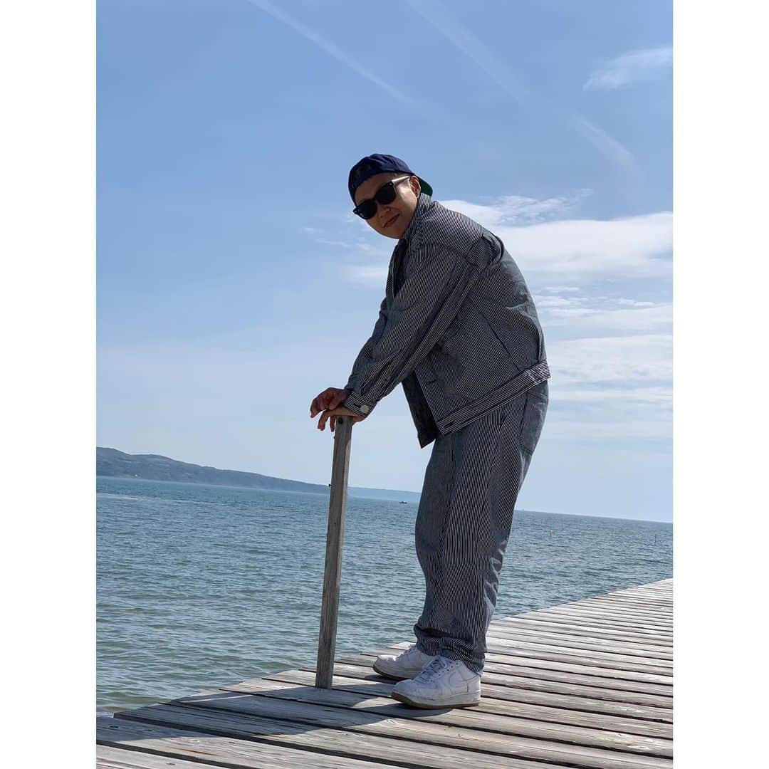 佐山万里菜のインスタグラム：「6月も始まったぞーっ✨ んっ？？2023年半分終わる…… はやっ😵‍💫 . . 毎日毎日ハードモードだけど……本当学びが多くて面白いっ✨ 新たな環境にするのって簡単には出来ないけど… 簡単には出来ないからこそ大事なんだな✨ 挑戦って本当に大事だなって本当に感じる！！ 思い通りにならない時どぅ対応するかで、何を残せるか決まるな。 あと117日後結果を出す。 根拠は、無いけど絶対出来るって自信がある。 やったるぞー‼️‼️‼️ 人生楽しまないとな！！  🎶今日を生きる　全ての人に 幸せだと思える瞬間がありますよーに🎶  #写真#海好き #アスリート#筋肉 #腹筋 #トレーニング #感謝 #ライフスタイル#いいね #ボクシング #instagood #サッカー #story #ボクシング女子 #言霊 #workout #girlsoccer #夢 #boxing #soccer #champion #training #good  #試合 #スポンサー募集　#goodvibes  #fashion #私服 #off #nike」