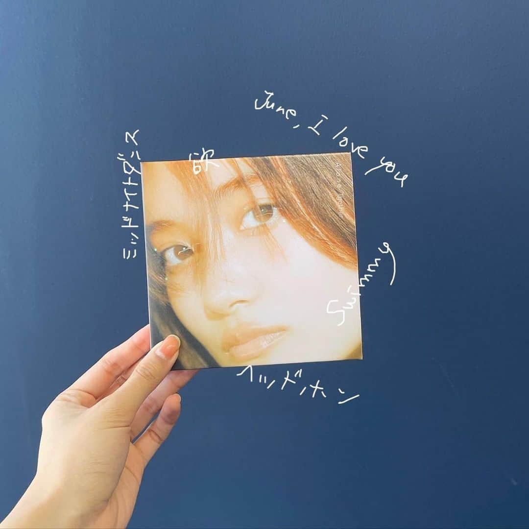 由薫（YU-KA）さんのインスタグラム写真 - (由薫（YU-KA）Instagram)「“Alone together”  どうしても物として手に取っていただけるようにしたかったEP、会場限定盤として実現しました すでにゲットしてくれた方も多くいるみたいで嬉しい…🌟  手に取ってもらえたならぜひ歌詞カードを見てほしいです 歌詞、そして裏にはこのEPに力を貸してくれたの方々の名前が。 “Together”です  そして、聴いてくれるあなたで Alone Together は完成します そうこの前の大阪ワンマンの幸せな景色を見て感じました この後東京、名古屋とみなさんに会えるのが楽しみです！！  #AloneTogether」6月1日 22時37分 - yukayu_ka79