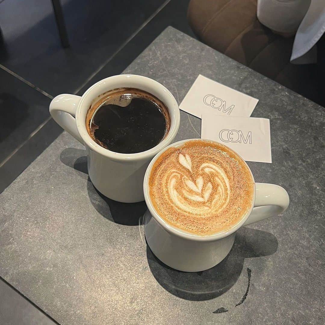 柴崎汐理のインスタグラム：「#コーヒーはブラック派   コーヒーも好きの方向性があるんだなと感じている今日この頃。 私は“コーヒーをいれて飲む時間”にたいして価値を感じてる気がする☕️」