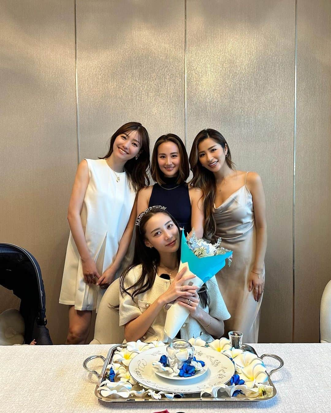 中島ケイカさんのインスタグラム写真 - (中島ケイカInstagram)「My girls🤍🤍🤍🤍 11年の仲🥴💞はやいっw  #birthday #0529」6月1日 22時34分 - kathy_tan529