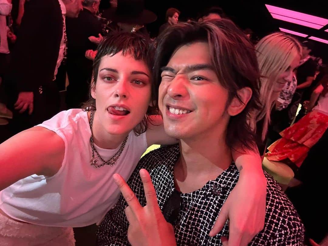チェン・ボーリンのインスタグラム：「Chanel night in Tokyo ✨  #CHANELMetiersdArt  #CHANELinTokyo  #CHANELShow」