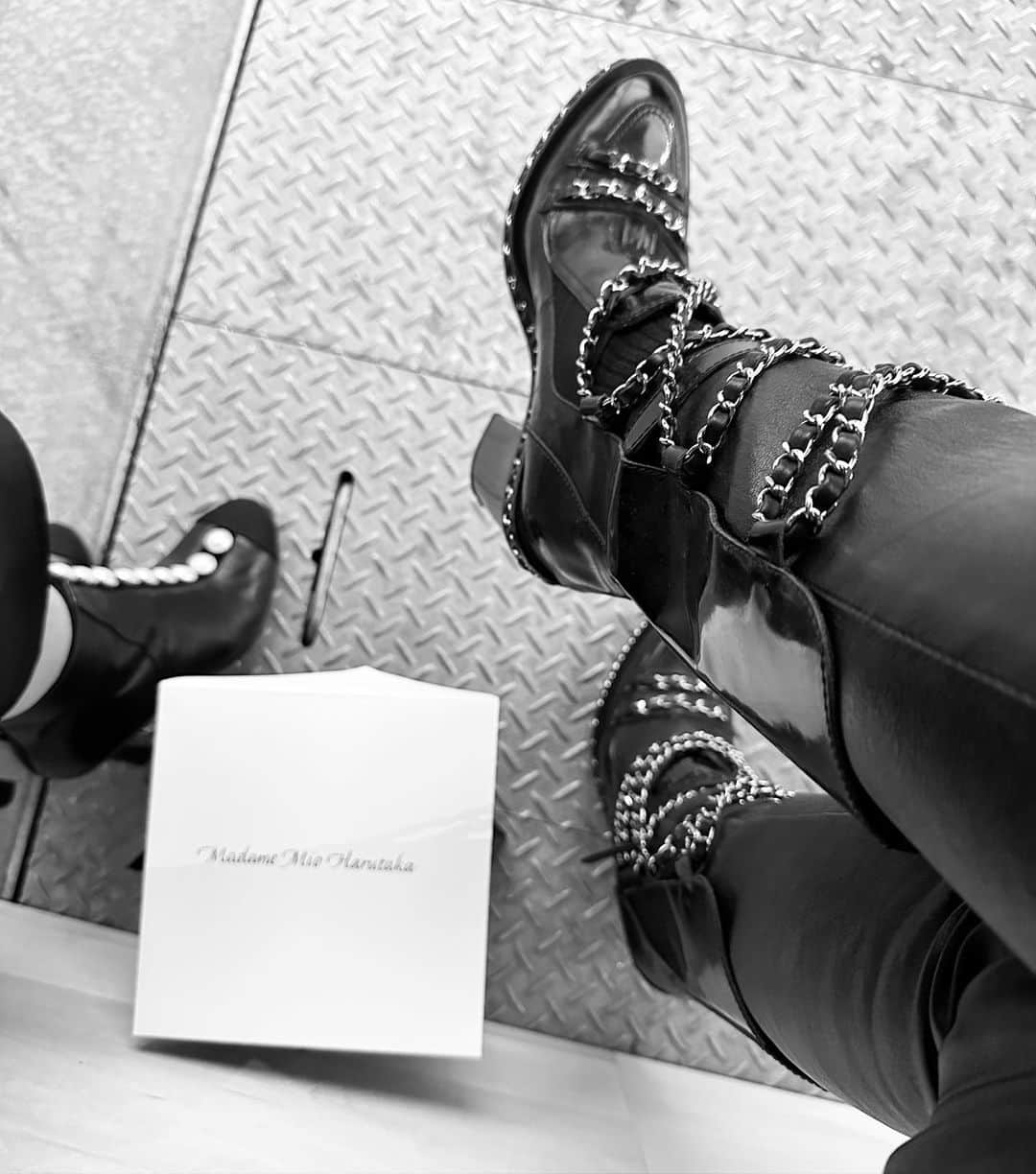 mioのインスタグラム：「Miss Karl」