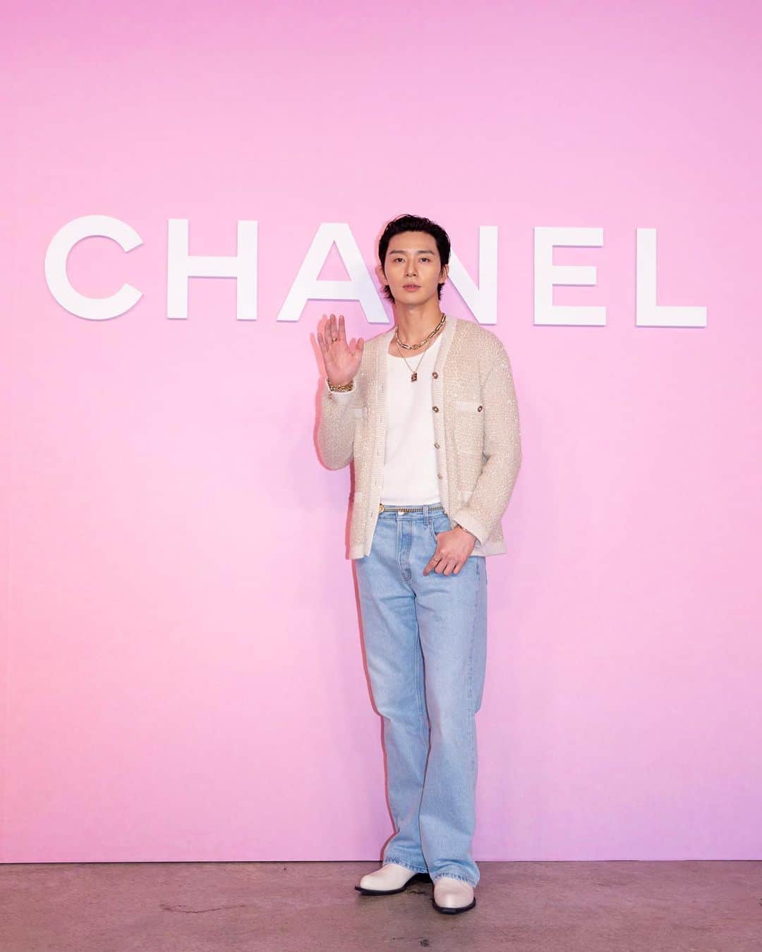 Fashionsnap.comさんのインスタグラム写真 - (Fashionsnap.comInstagram)「【セレブスナップ】「シャネル」が東京ビッグサイトで2022/23メティエダールコレクションのレプリカショーを開催。  会場にはブランドアンバサダーの小松菜奈やBLACKPINKのジェニー、クリステン・スチュワート、パク・ソジュン、ワン・イーボーなどアジアの豪華セレブリティが集結しました。  @chanelofficial   #CHANELMetiersdArt #CHANELinTokyo  #小松菜奈 #제니 #BLACKPINK #JENNIE #kristenstewart  #クリスティンスチュワート #parkseojoon #パクソジュン #박서준 #ParkSeoJun  #王一博 #WangYibo #ワンイーボー #橋本愛 #二階堂ふみ #清水尋也 #CarolinedeMaigret」6月1日 22時43分 - fashionsnapcom