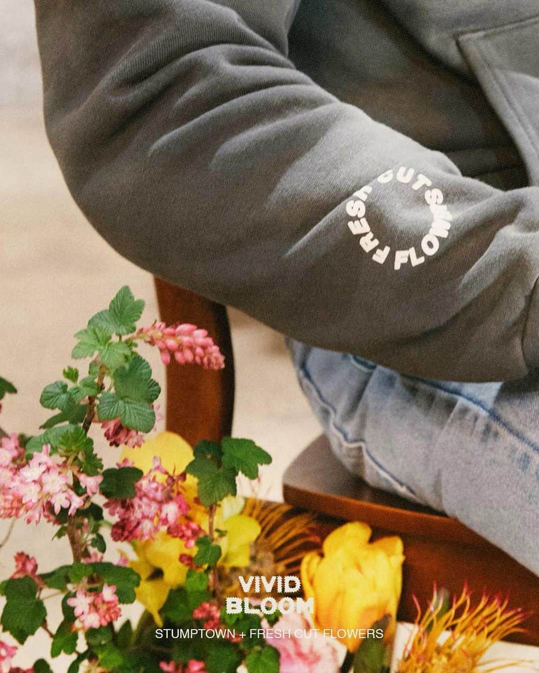 Stumptown Coffee Roastersさんのインスタグラム写真 - (Stumptown Coffee RoastersInstagram)「Tap into your flowery side with the limited edition Waterfront Park Bloom Hoodie. Designed in Portland and made in LA, these super premium hoodies were custom designed by our friends at Fresh Cut Flowers.  They feature a hand-sewn label and screen printed graphics on a sulfer-dyed 12oz fabric, giving off a vintage look perfect for a cool summer night out.」6月3日 0時00分 - stumptowncoffee