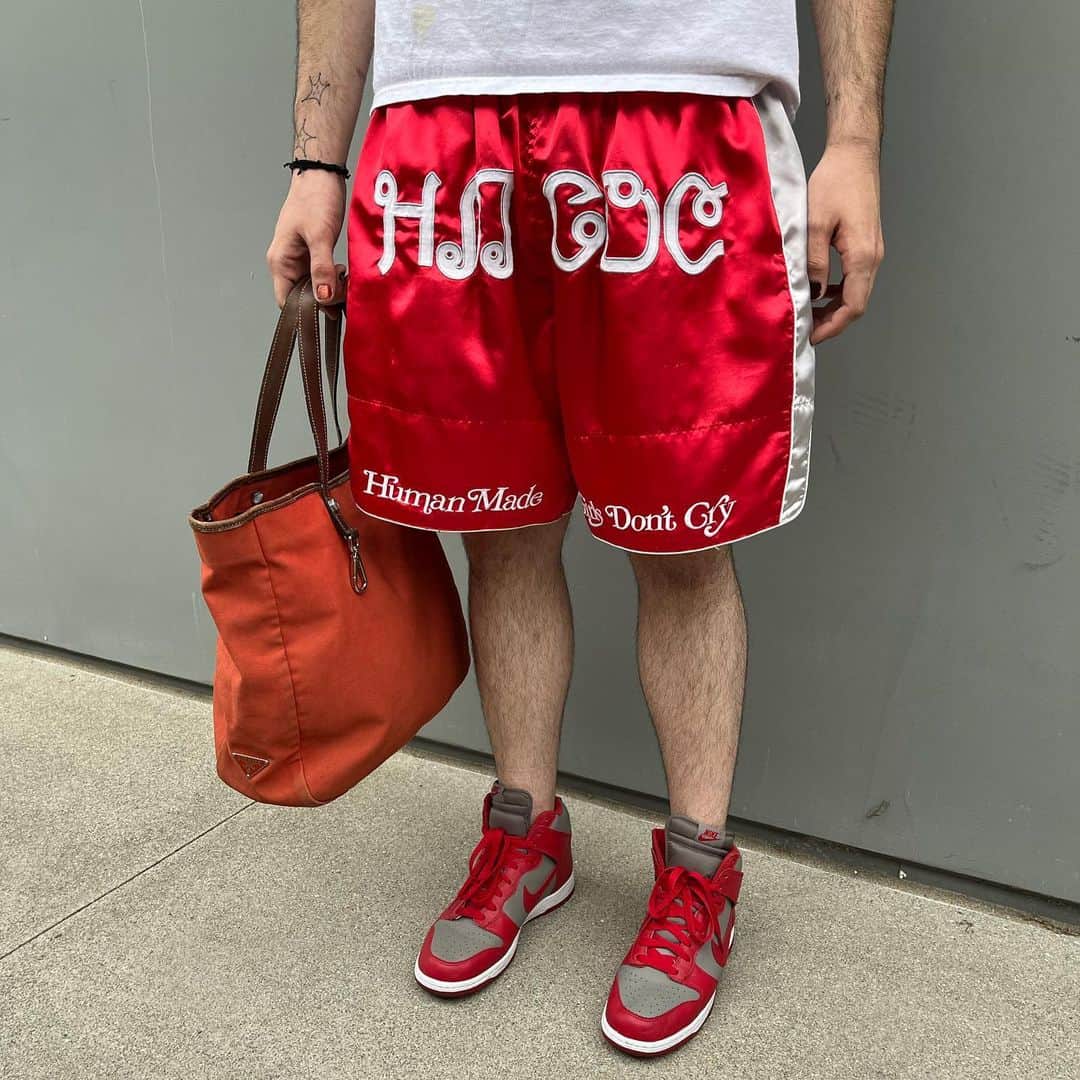 2nd STREET USAさんのインスタグラム写真 - (2nd STREET USAInstagram)「Come shop our men’s vintage and hype selection at Stanton! 🎱 ‼️  💭 Human Made x Girls Don’t Cry shorts: $299/XL 💭 Nike Dunk Hi’s Varsity Red: $199/10 💭 Prada Canvas Tote: $179」6月2日 9時46分 - 2ndstreetusa
