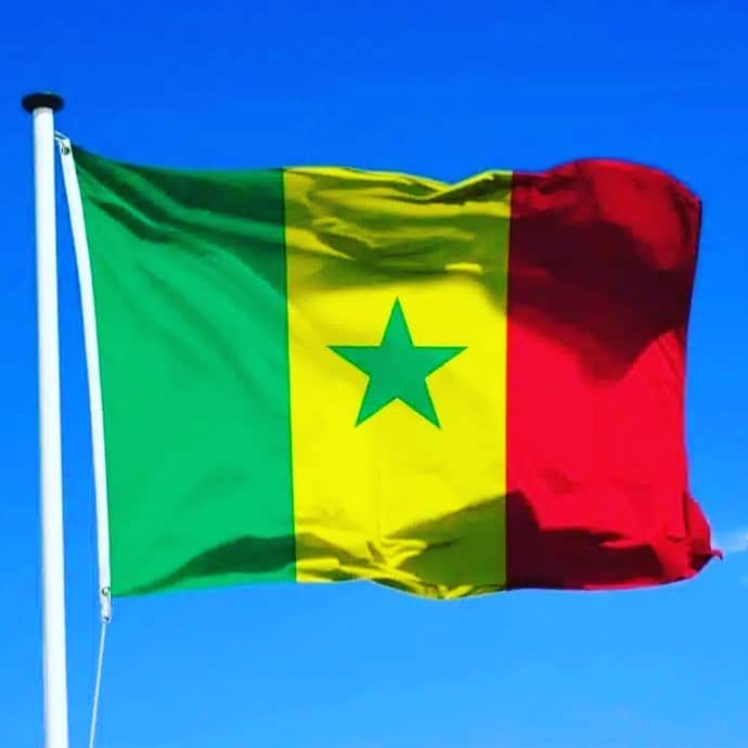 のインスタグラム：「Trop de sang a déjà coulé depuis 2 ans. Il est essentiel que toutes les parties prenantes de la nation unissent immédiatement leurs efforts pour retrouver la paix.  Attention ⛔️ Nous devons préserver notre Jeunesse, c'est notre première richesse.  J’aime le Sénégal 🇸🇳」