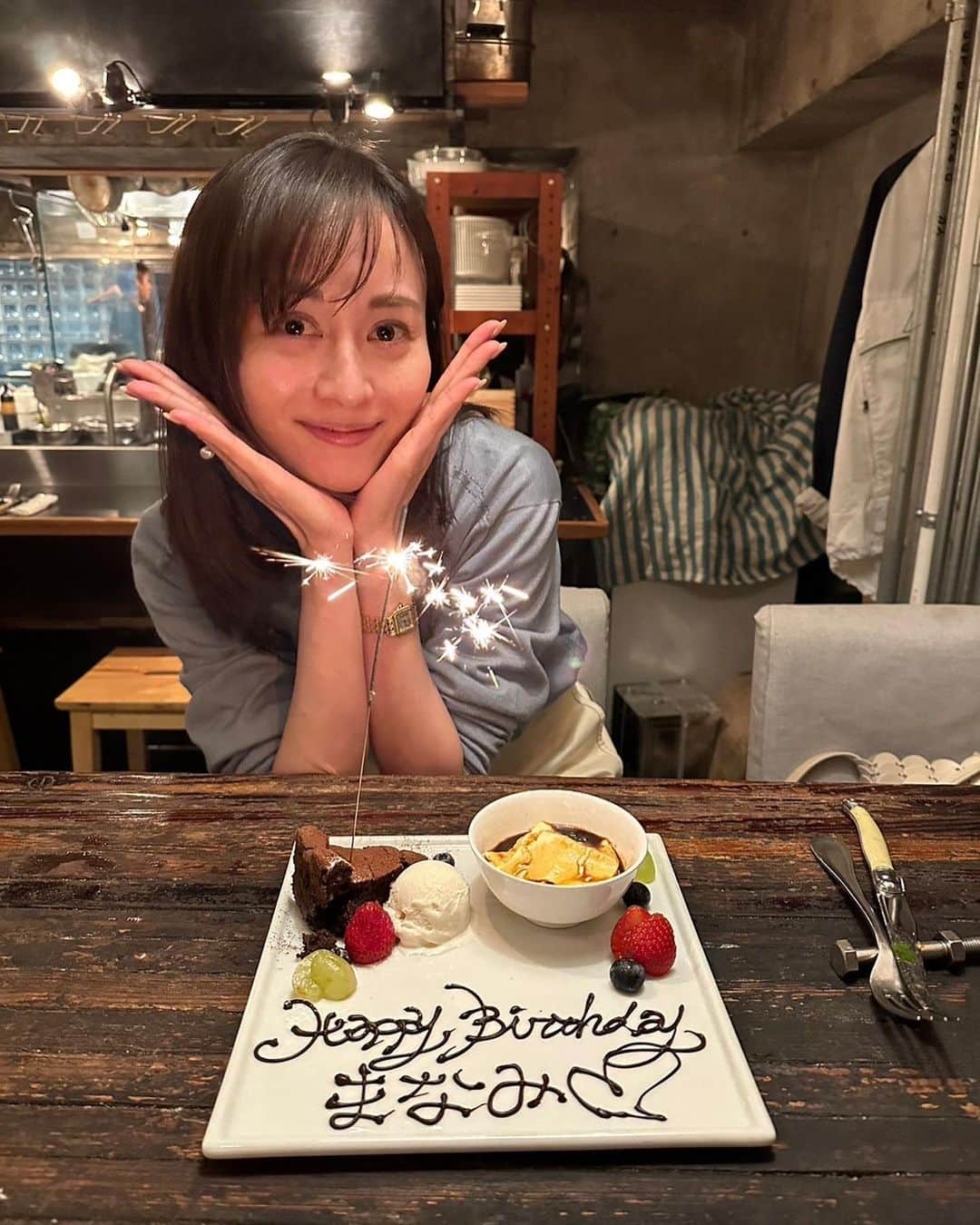 比嘉愛未さんのインスタグラム写真 - (比嘉愛未Instagram)「crank upのご褒美飯🍴🍖😋💕 早めの誕生日も祝ってもらいました🎂 thank you🩵💛💜」6月2日 8時25分 - higa_manami