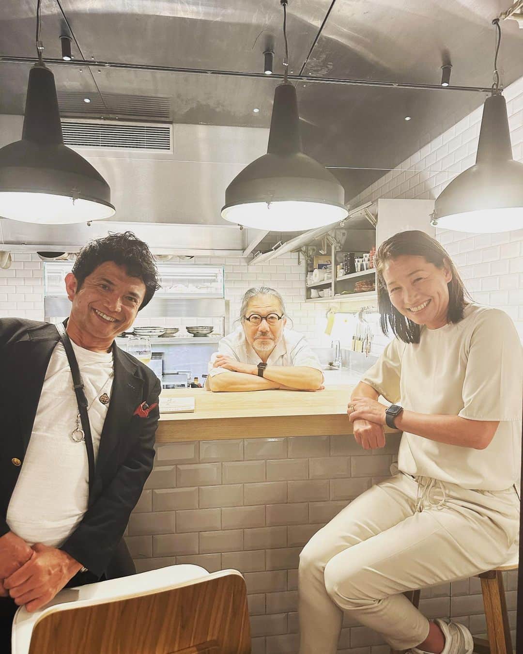 のインスタグラム：「RolandGarros DAY5 すべて終わった後に、私が10代の頃からParisに来ると必ず訪れるレストラン国虎屋「CHARBON KUNITORAYA」 野本さんと４年振りに会えた！ 京都から仕事で来ているたまねぎさんと一緒に！  #伊達公子 #kimikodate  #テニス  #テニスプレイヤー #tennis  #tennisplayer #2023年6月1日 #day5 #rolandgarros #rolandgarros2023 #全仏オープンテニス #全仏オープンテニス2023 #paris #パリ #wowow #wowowテニス #wowowテニスアンバサダー」