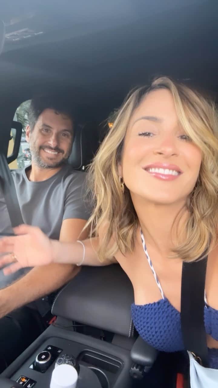Claudia Leitteのインスタグラム：「Me arrumei toda e ganhei uma iluminação massa pro meu date!  Valeu, Fernando!!!!」