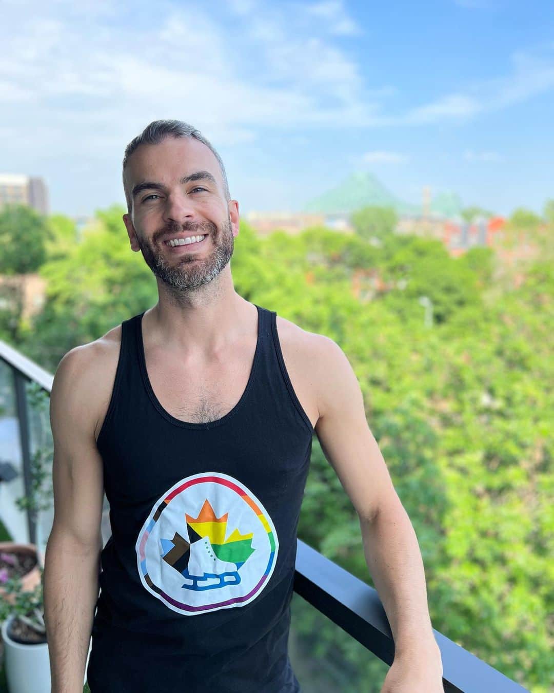 エリック・ラドフォードのインスタグラム：「Happy Pride Month Everybody!  Did you know that nearly 70 countries around the world criminalize same-sex relations?  Well I’m happy to share that Skate Canada has partnered with Rainbow Railroad to support their initiatives in helping 2SLGBTQIA+ people escape state sponsored violence and persecution. All of Skate Canada’s proceeds from the Pride collection will be donated to Rainbow Railroad.   Shop here and support the lgbtq+ global community. ➡️ https://shop.skatecanada.ca/page/all-genders-pride-apparel  #pride #pridemonth #rainbowrailroad #lgbtq #loveislove」