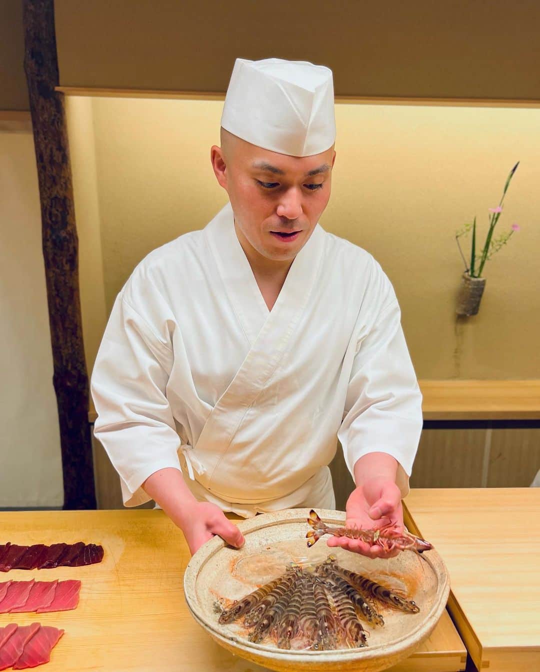 ケス Keisuiさんのインスタグラム写真 - (ケス KeisuiInstagram)「移転後おはつの @sushi.shunji へ。 @mark_rosati sama の予約だったので僕が来るとは思ってなくってめちゃ驚いてたのが可愛かったです🥰  どれも綺麗で美味しくて、またすぐお邪魔したいお店の1つ。帰国したらすぐ行きたい🫶🫶  しゅんちゃんは、かっぱ巻きが得意やで😋  #鮨 #すし #sushi #Worlds50Best #Asias50Best #50BestDiscovery #50besttastehunter」6月2日 8時49分 - keisui